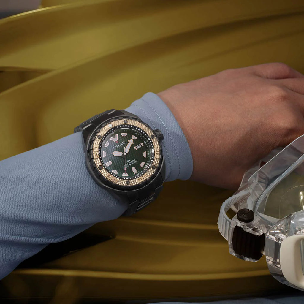 CITIZEN NB6008-82X AUTOMATIQUE - MONTRE D'AVENTURE EN TITANE POUR HOMMES avec CADRAN NOIR ET RÉSISTANCE À L'EAU 20 ATM