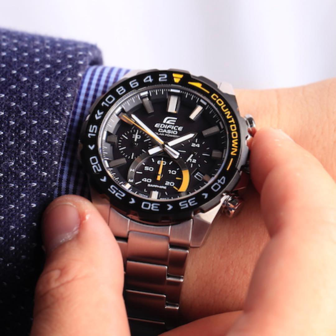 CASIO EDIFICE EFS-S550DB-1AVUDF - BOLD SPORTY MEN'S WATCH WITH SOLAR POWER & SAPPHIRE GLASS